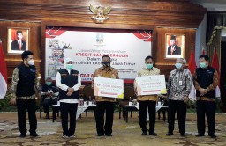 Gubernur kucurkan Dana Bergulir Rp 330 M untuk UMKM dan IKM di Jatim