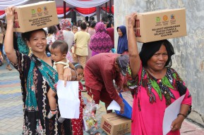 Bagikan 6 Ribu Paket Sembako Serentak di 31 Kecamatan, Wali Kota Eri Cahyadi: Ini Cikal Bakal dari Kampung Madani