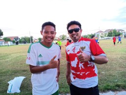 Jaga Kondisi, Evan Pemain Persija Main Bola dengan Teman Sekampung