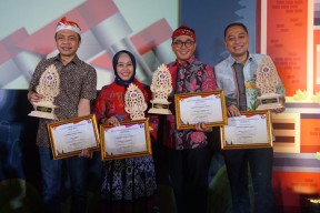 Wali Kota Eri Terima Penghargaan Pembina Koperasi Andalan