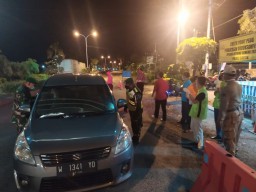 Aparat Gencar Periksa Identitas Warga Yang Melintasi Perbatasan Gresik