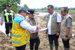 Gubernur Jateng Perintahkan Penutupan Tanggul Jebol Sungai Tuntang Maksimal Dua Hari