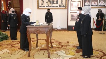 Khofifah Minta Kelapa OPD yang Baru Dilantik Siapkan Super Tim