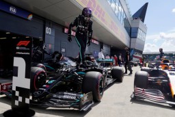 Hamilton Start Terdepan di Sirkuit Silverstone