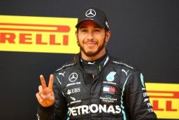 Hamilton Semakin Dekat dengan Rekor Michael Schumacher