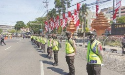 4.263 Polisi-TNI  Amankan Aksi Ribuan Buruh  di Surabaya
