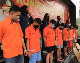 Pesta Seks Homo di Apartemen Digrebek Polisi, Peserta Wajib Beli Tiket