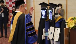 Cegah Corona, Kampus Ini Ganti Wisudawan dengan Robot