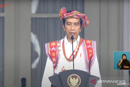 Jadi Inspektur Upacara, Jokowi Pakai Baju Adat Timor Tengah Selatan