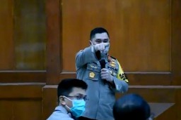 Mengantuk saat Rapat, Kapolda Jatim Usir Kapolsek Gubeng