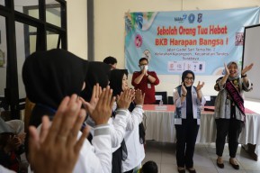 Cegah Stunting, Surabaya Dirikan Sekolah Orang Tua Hebat