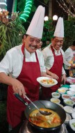 Tingkatkan Keguyuban antar OPD, Gubernur Khofifah Gelar Qiyamul Lail dan Lomba Masak Bandeng Gresik