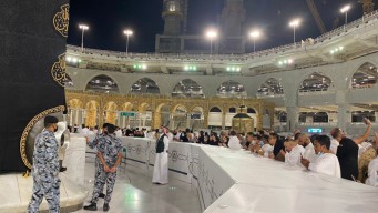 Askar Berjaga dan Pasang Pembatas di Sekitar Kabah