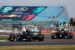Mercedes Puncaki Latihan Bebas GP Silverstone
