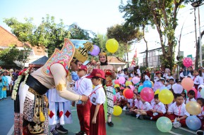 Wali Kota Surabaya Eri Cahyadi Peringatkan Sekolah untuk Tidak Membedakan Siswa dalam MPLS