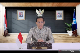 Nadiem Makarim Puji dan Terharu dengan Dedikasi Guru