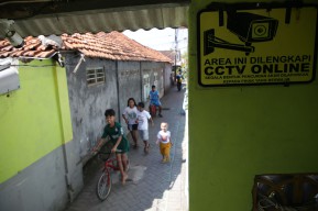 Wali Kota Surabaya Eri Cahyadi Percepat Pembangunan di Perkampungan