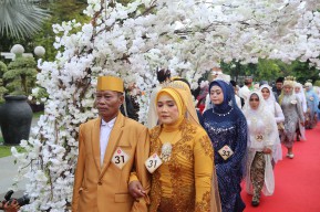 Pesta Kebun Isbat Nikah Massal di Balai Kota Surabaya: Meriahkan Pernikahan 330 Pasangan