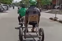 Ojol Ini Terapkan Physical Distancing
