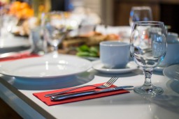 Malam Pergantian Tahun di Prancis Dirayakan dengan Jamuan Makan Mewah