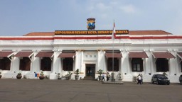 Polrestabes Bagi-bagi Makanan, Anggarannya Disebut-sebut Ratusan Juta