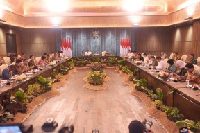 Presiden Jokowi Pimpin Sidang Kabinet Perdana di IKN, Bahas Antisipasi Penurunan PMI