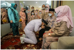 Jelang Pelantikan, Walikota Terpilih Eri Cahyadi Sungkem Orangtua