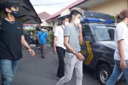 Gara-gara Test Food, TikTokers  Viens Boys Berurusan dengan Polisi