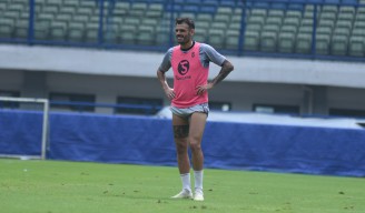 Tyronne del Pino Kembali Berlatih, Optimistis Pulih Total untuk Laga Akhir Pekan