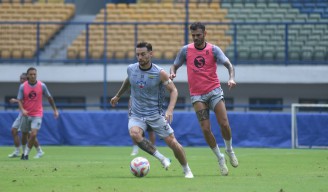 Tyronne del Pino Ingatkan PERSIB Tetap Fokus Jelang Laga Kontra Persija
