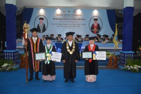 Dua Guru Besar Baru Perkuat Jajaran Universitas Hang Tuah