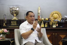 Wali Kota Eri Cahyadi Ajak Warga Bersihkan Lingkungan