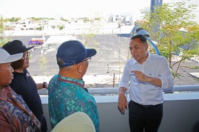 Wali Kota Surabaya Sidak Persiapan Arena Konser Outdoor di Eks Lahan TRS