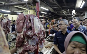 Mendag: Harga Bapok di Pasar Wonokromo Stabil Jelang Lebaran