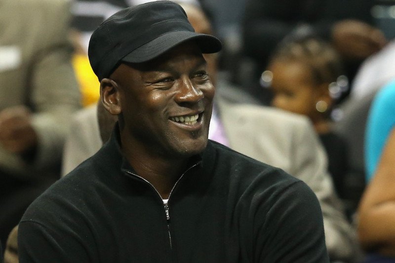 Legenda NBA dan Chicago Bulls yang juga pemilik klub NBA Charlotte Hornets, Michael Jordan. (AFP/STREETER LECKA)

