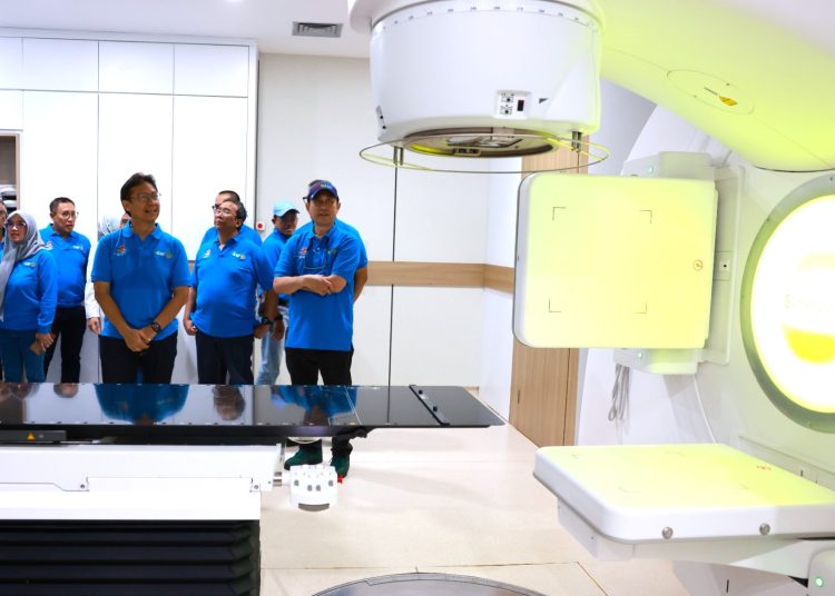 Menteri Kesehatan Budi G. Sadikin menghadiri acara puncak HUT Rumah Sakit Kanker Nasional Dharmais ke-30 di Jakarta pada Minggu (5/11)