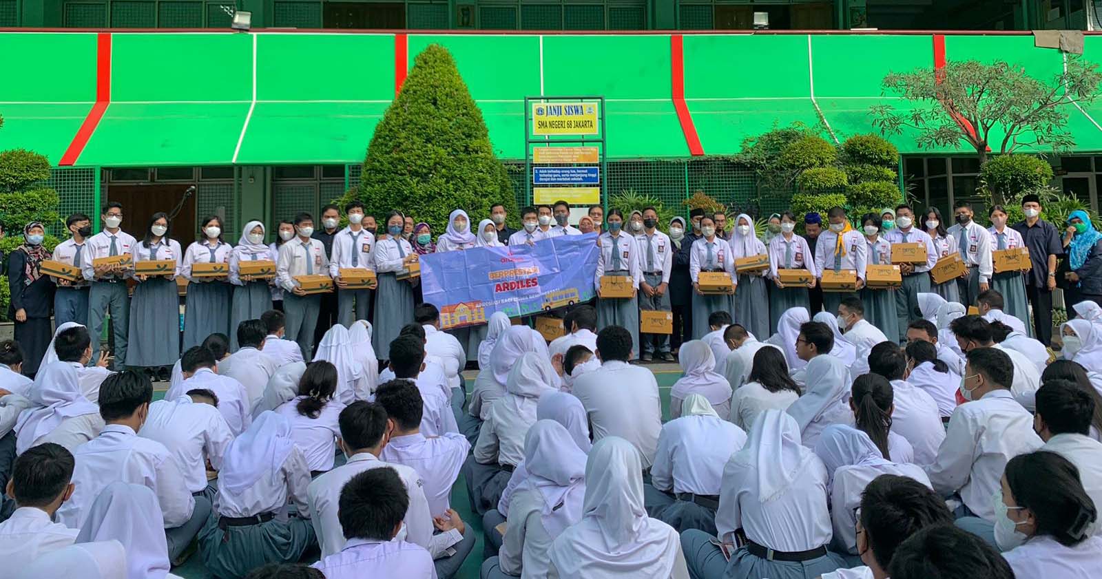 Berprestasi Bersama Ardiles, Beri Siswa Sepatu Terbaik