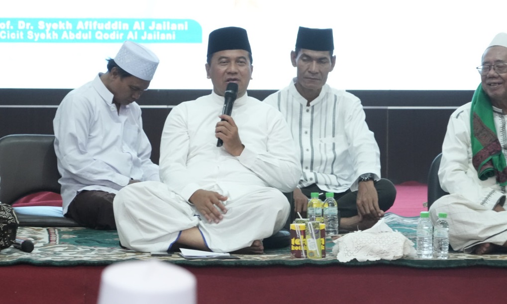 Pemerintah Kabupaten Pasuruan kembali menyelenggarakan kegiatan religius Manaqib Syekh Abdul Qodir Al-Jailani di Pendopo Nyawiji Ngesti Wenganing Gusti, Senin (14/10/2024) malam