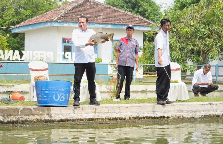 Penjabat (Pj) Bupati Pasuruan, Nurkholis saat berkunjung ke UPT yang berada di Desa Penataan, Kecamatan Winongan, Selasa (17/12/2024) pagi