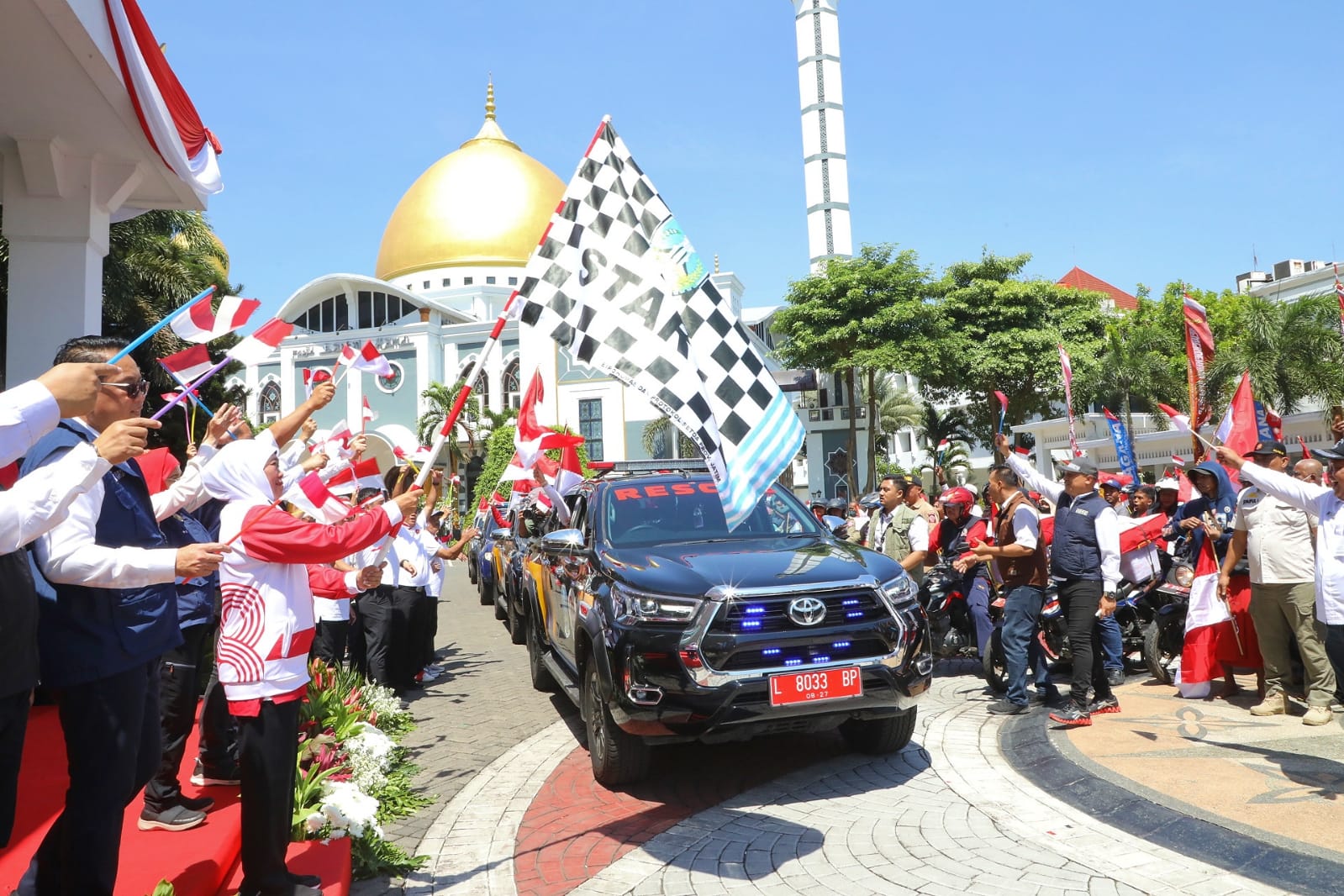 Gubernur Jawa Timur Khofifah Indar Parawansa, memberangkatkan Tenaga Kesejahteraan Sosial Kecamatan (TKSK) dan Taruna Siaga Bencana (TAGANA) untuk menyalurkan tali asih kepada perintis kemerdekaan, janda perintis kemerdekaan, dan ahli waris keluarga pahla