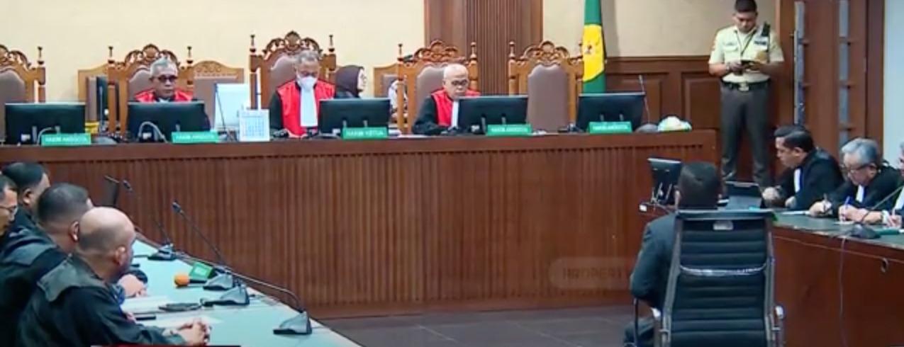 Sekjen PDI Perjuangan Hasto Kristiyanto dalam sidang putusan sela majelis hakim di Pengadilan Tipikor Jakarta, Jumat (11/4/2025).