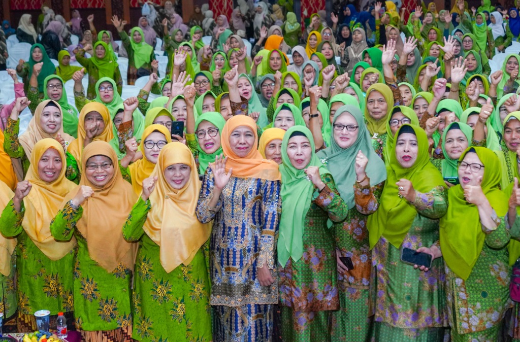 Ketua Umum PP Muslimat NU, Khofifah Indar Parawansa, mengadakan forum silaturahmi dengan guru-guru TK dan PAUD Muslimat NU dan Aisyiyah Se-Kota Blitar di Gedung Kesenian Kota Blitar, Rabu (8/9)