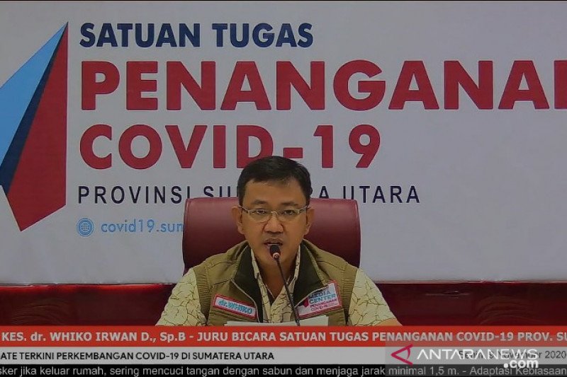 Juru Bicara (Jubir) Satgas Penanganan COVID-19 Sumut Mayor Kes Whiko Irawan SpB saat live streaming, Senin. (ANTARA/Nur Aprilliana Br Sitorus)

