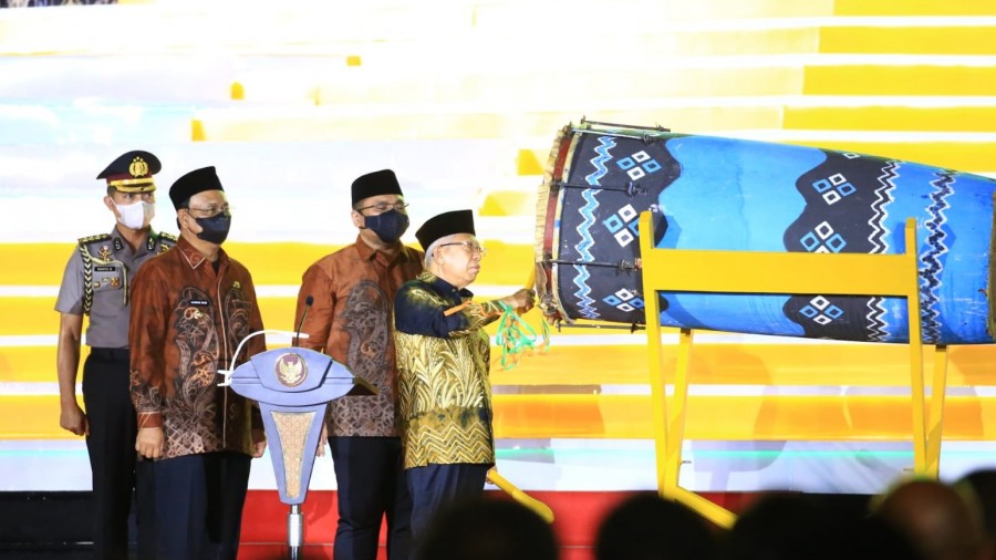 Wakil Presiden (Wapres) K.H. Ma'ruf Amin membuka Musabaqah Tilawatil Qur'an (MTQ) Nasional XXIX Tahun 2022 di Astaka Utama Kiram Park, Kabupaten Banjar, Kalimantan Selatan, Rabu (12/10/2022) malam. 