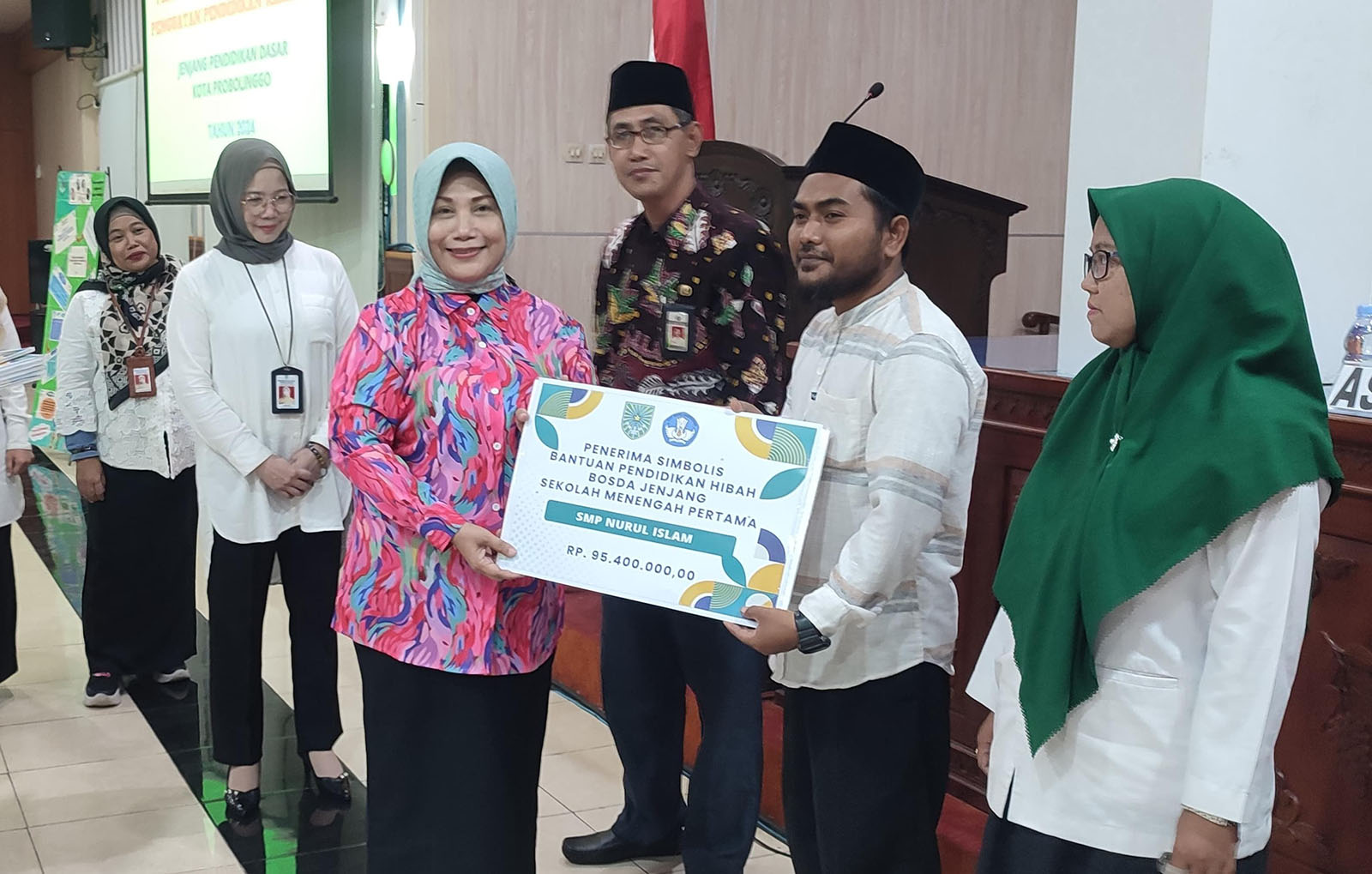 Sekda Kota Probolinggo drg. Ninik Ira Wibawati membuka kegiatan Peluncuran Program Penguatan Pendidikan Karakter pada Jenjang Pendidikan SD/SMP dan sekaligus  Penguatan Peran Tim Kesekretariatan dan Pelaksana Pendidikan Karakter pada Satuan Pendidikan Jen