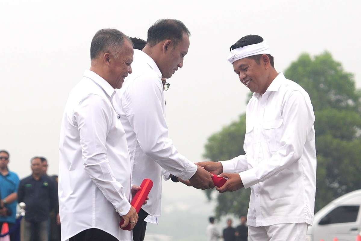 Gubernur Jawa Barat Dedi Mulyadi merotasi dan mengangkat sejumlah pejabat eselon II setingkat kepada dinas, kepala biro, staf ahli Gubernur  di Karawang International Industrial City (KIIC), Kamis (27/3/2025).