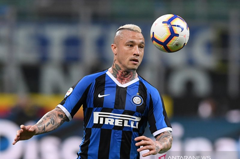 Radja Nainggolan saat memperkuat Inter Milan melawan Empoli di San Siro, Milan, 26 Mei 2019. REUTERS/Alberto Lingria

