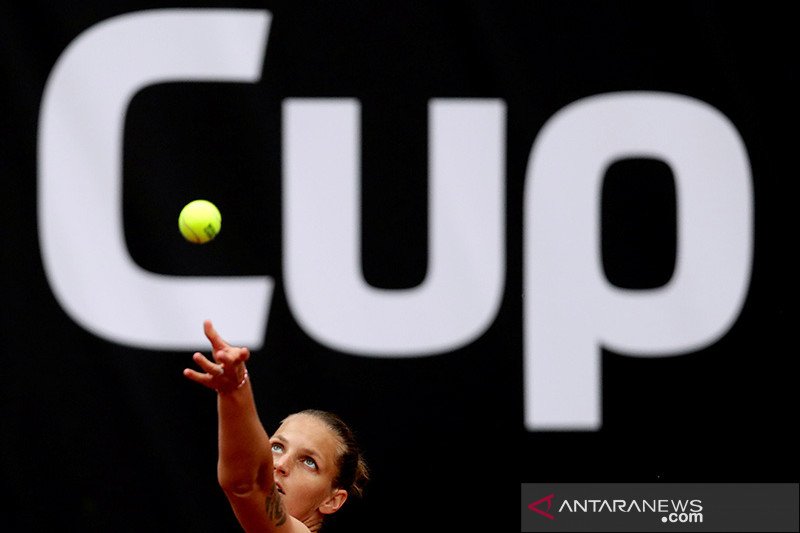 Petenis Republik Ceko Karolina Pliskova beraksi saat bertanding melawan Tereza Martincova dari Republik Ceko dalam turnamen LiveScore Cup 2020, menyusul merebaknya penyakit virus corona (COVID-19) di kota Prague, Republik Ceko (6/6/2020). ANTARA/REUTERS/D