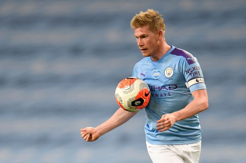 Pemain Manchester City Kevin De Bruyne saat laga melawan Liverpool di Stadion Etihad, Manchester, Inggris, 2 Juli 2020. (REUTERS/Peter Powell)

