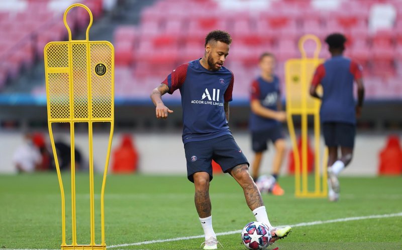 Pemain Paris Saint-Germain (PSG) Neymar berlatih jelang final Liga Champions melawan Bayern Munchen di Estadio do Sport Lisboa e Benfica, Lisbon, Potrugal, Sabtu (22/8/2020). ANTARA FOTO/Reuters/Panoramic /POOL /UEFA/Julian Finney/pras.

